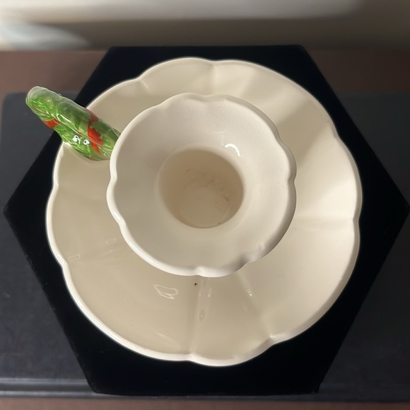 Vintage Colonial Candle White Taper Candle Holder with Christmas Wreath Handle - Picture 5 of 8